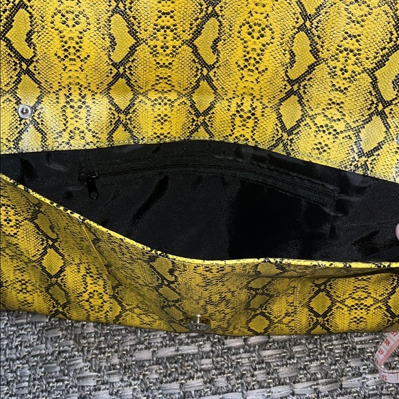 Large Snake Print Yellow & Black Clutch With Removable Strap - Picture 7 of 10